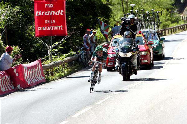 Thomas Voeckler descends the Peyresourde