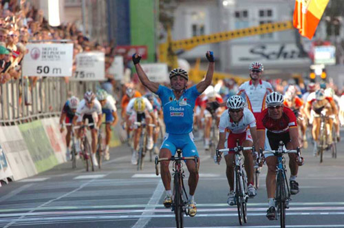 Paolo Bettini wins the 2006 World chamoionship road race