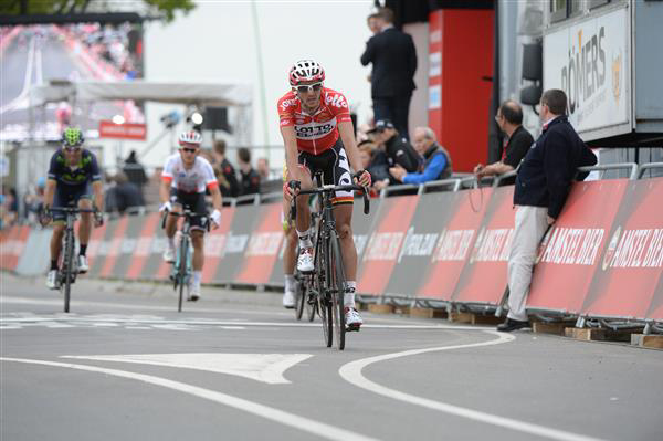 Jelle Vanendert finishes second