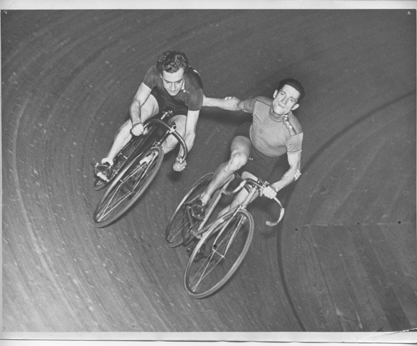 Gerard Debaets throws in Alfred Letourner