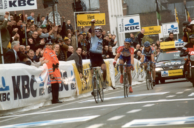 Peter van Petegem wins the 1999 Ronde van Vlaanderen