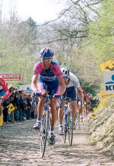 Marco Serpellini climbs the Grammont