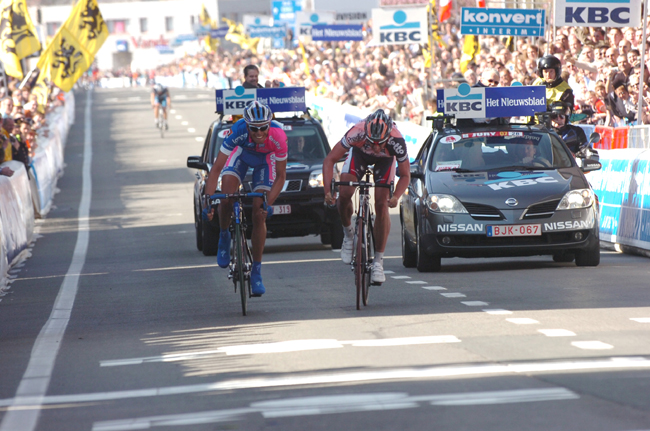 Alessandro Ballan and Leif Hoste sprint