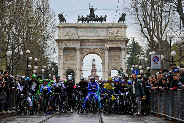 Peloton is lined up