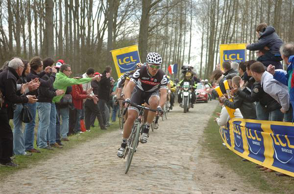 Hushovd leads the chase