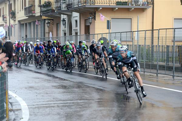 Peloton chasing