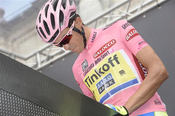 Alberto Contador signs in