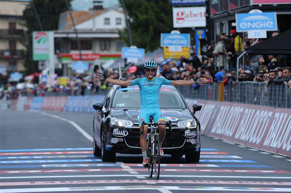 Mikel Landa wins Giro stage 16