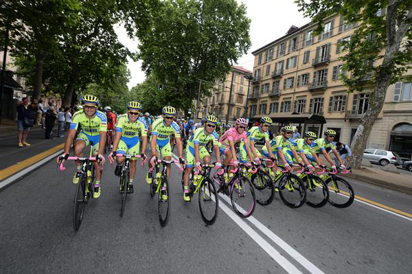 Alberto contador with his Gro teammates