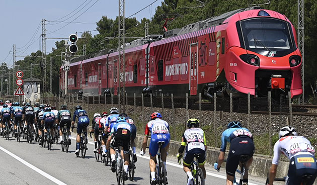 Peloton, pink train