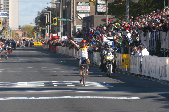 Igor Astarloa wins the 2003 World Championships