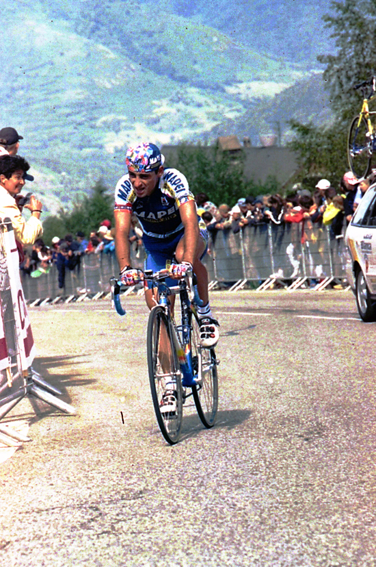 Paolo Bettini in the 2001 Tour de France