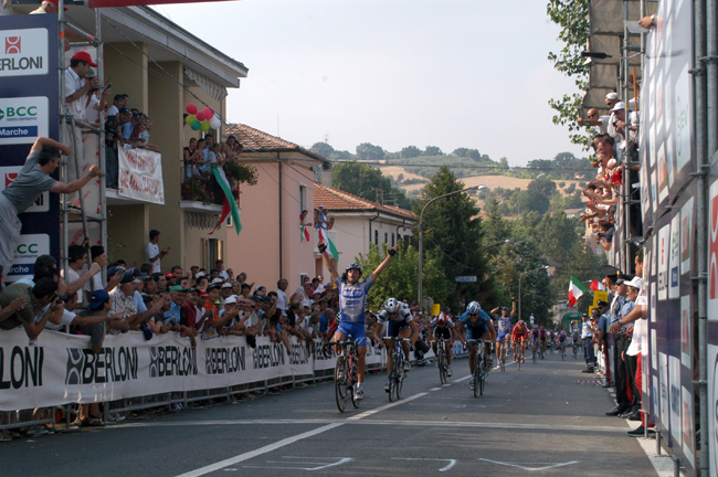 Paolo Bettini wins the 2003 italian Road Champinships