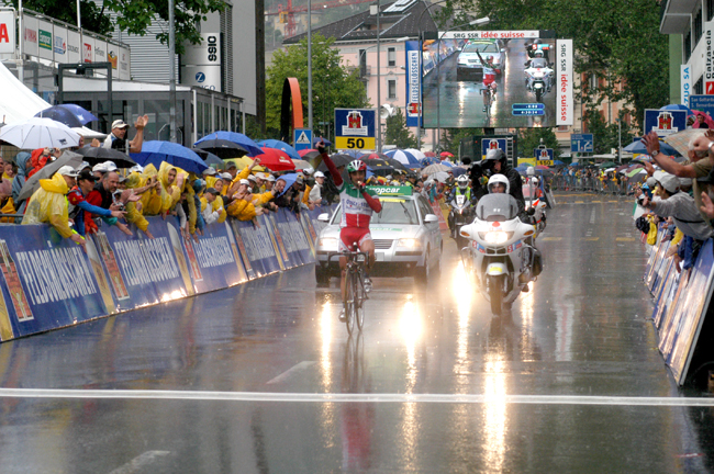 Paolo Bettini wins stage 8 of the 2004 Tour of Switzerland