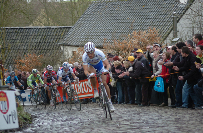 Tom Boonen on the Molenberg in the 2006 Tour of Flanders