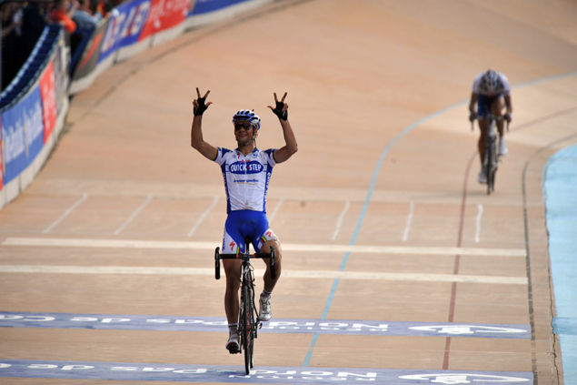 Tom Boonene wins 2009 paris-Roubaix