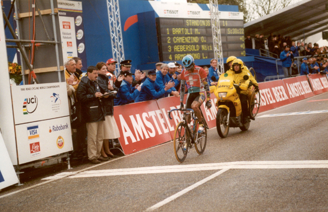 Oscar Camenzind is the 1998 World Road champion