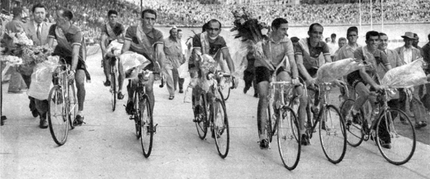 1952 Tour de france: The Italian team celbrates Coppi's victory