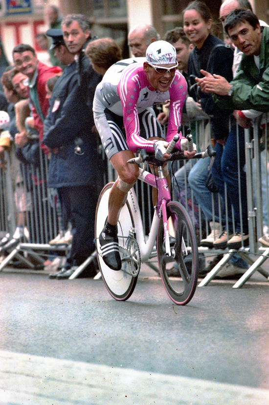 Jan Ullrich riding the 1998 Tour de France stage 20 time trial