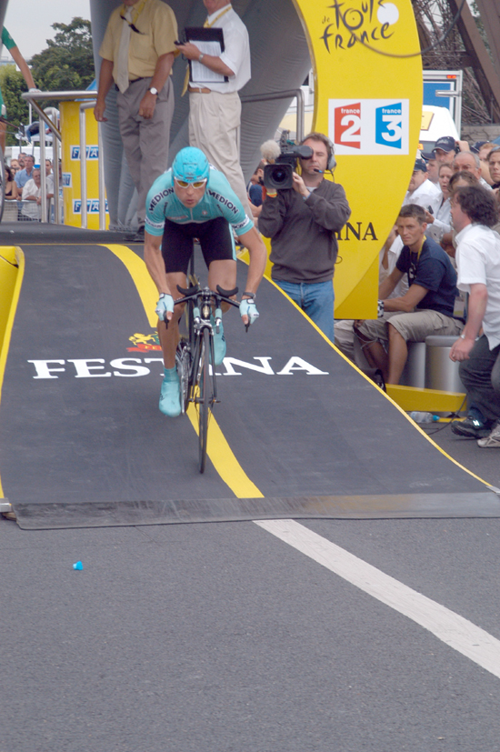 Ullrich starting the 2003 Tour de France prologue