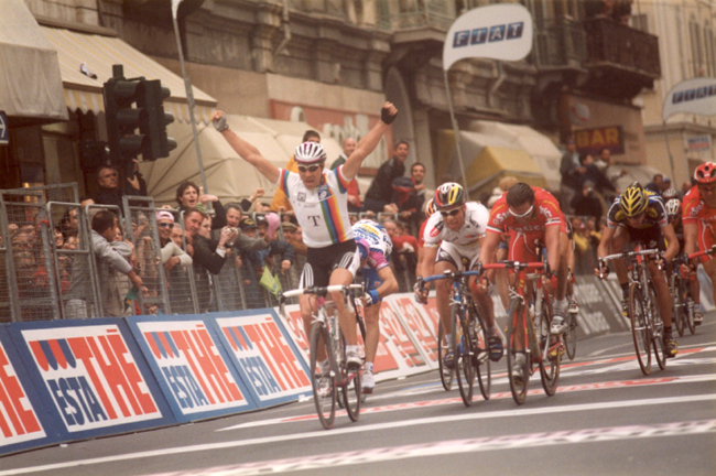 Erik Zabel wins the 2001 Milano-San Remo