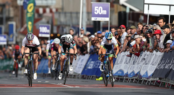 Sophie Mackay wins Austrailian crit championships