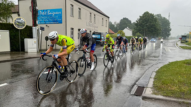 Peloton in rain