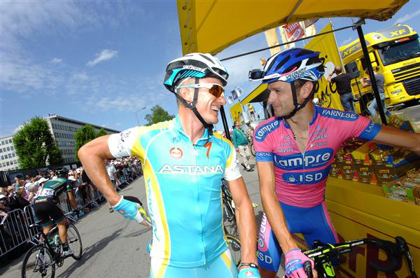 Alexandre Vinokourov and Mic hele Scarponi