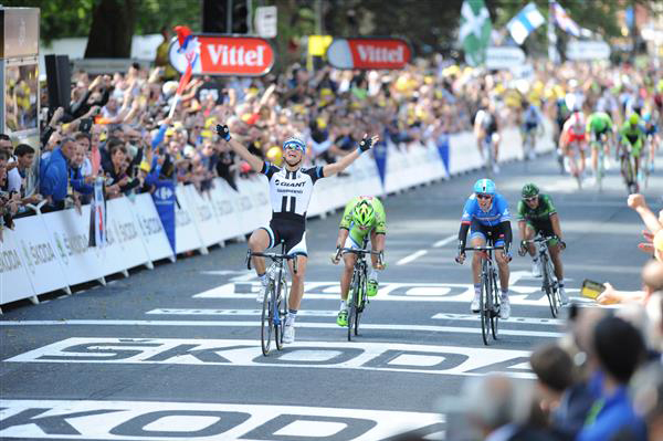 Marcel Kittel wins stage 1