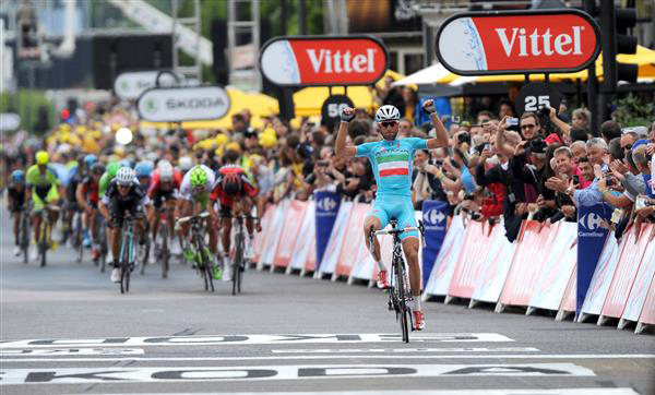 vincenzo Nibali wins stage 2