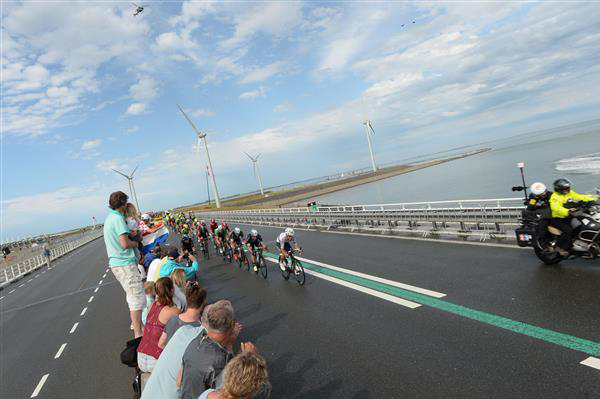 Michal Kwiatkowski leads peloton