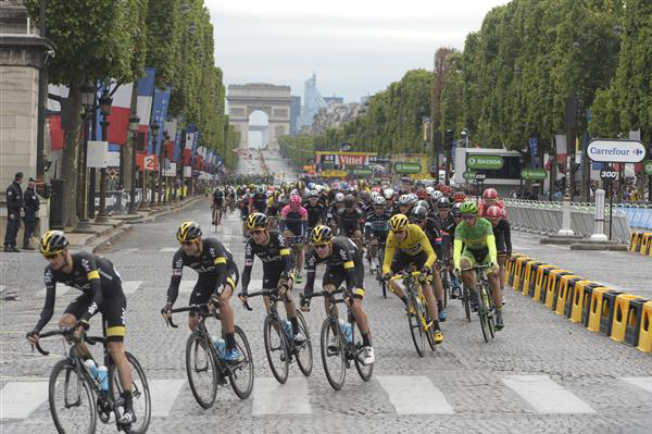 Sky-led peloton