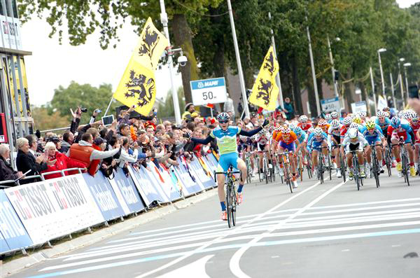 Junior mens road race finish