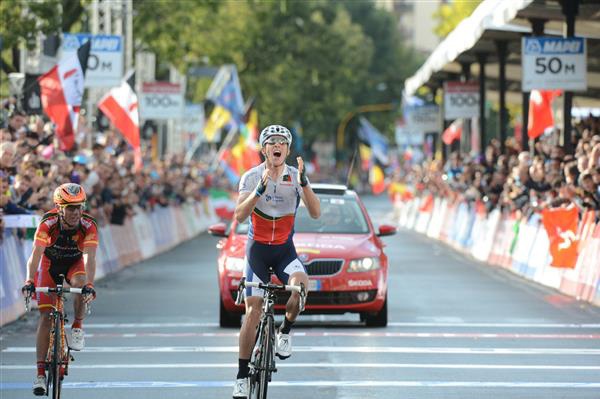 Elite men's road race finish