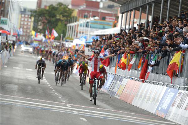 Elite mens road race finish