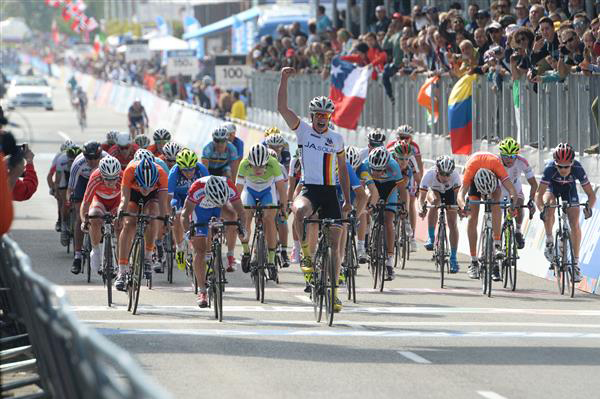 Junior mens road race finish